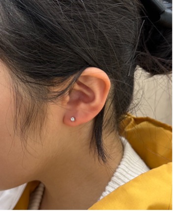 耳たぶのピアス